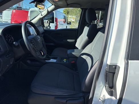 Used 2023 Nissan Frontier S image 6