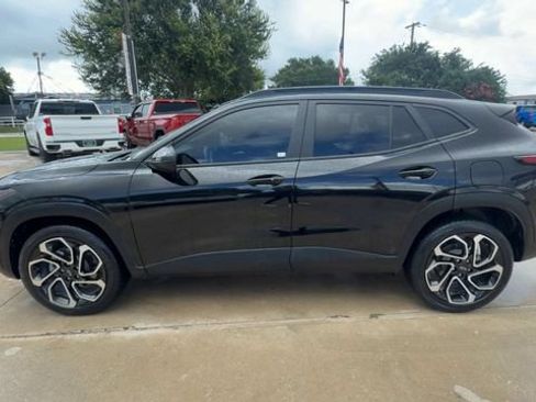 Used 2024 Chevrolet Trax RS w/ Sunroof Package FWD image 5