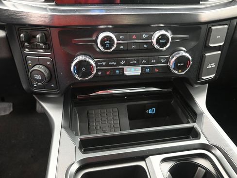 New 2026 Ford F250 Lariat w/ Black Appearance Package image 9