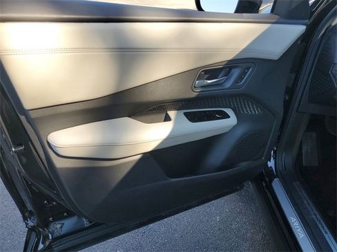 Certified 2023 Nissan Ariya AWD image 12