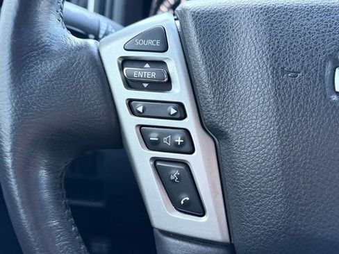 Used 2019 Nissan Titan SL w/ Midnight Edition image 6