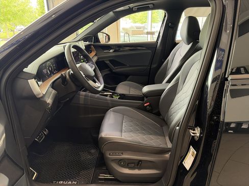 Used 2026 Volkswagen Tiguan SEL R-Line AWD/4WD image 22