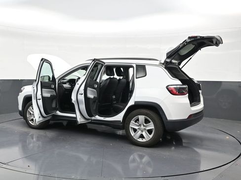 Used 2022 Jeep Compass Latitude FWD image 31