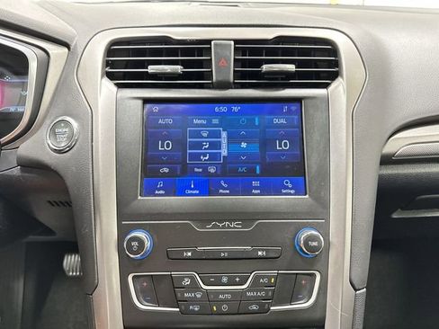 Used 2020 Ford Fusion SE FWD image 32