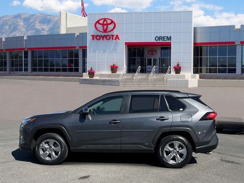 Used 2024 Toyota RAV4 LE AWD/4WD image 7