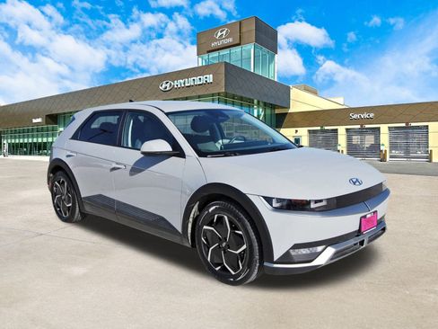 Used 2024 Hyundai Ioniq 5 SEL image 3