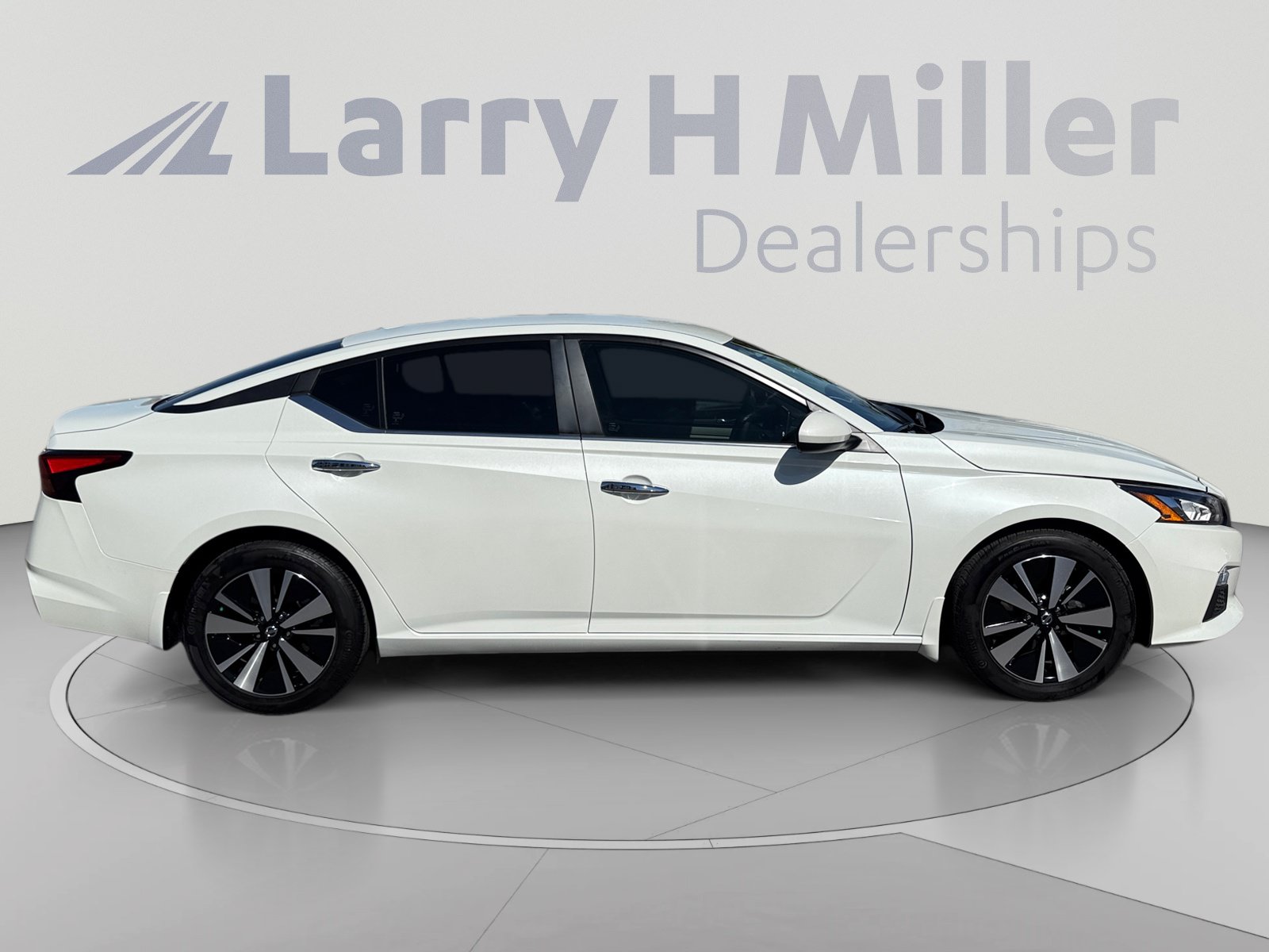 Used 2022 Nissan Altima 2.5 SV FWD image 6