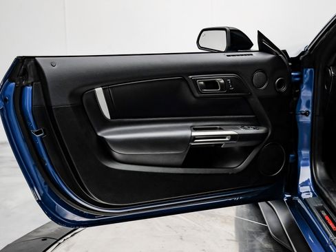 Used 2021 Ford Mustang Shelby GT500 w/ Carbon Fiber Track Pack image 81