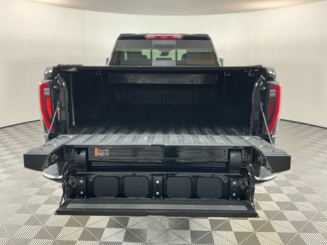 Used 2025 GMC Sierra 3500 AT4 w/ AT4 Premium Plus Package AWD/4WD image 8