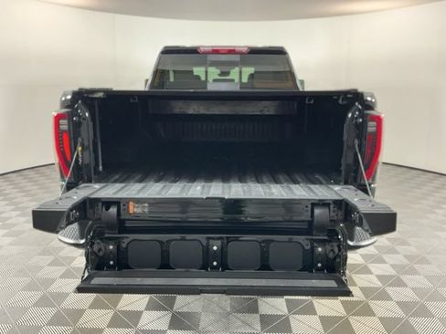 Used 2025 GMC Sierra 3500 AT4 w/ AT4 Premium Plus Package AWD/4WD image 8