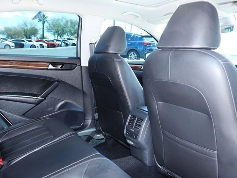 Used 2020 Volkswagen Passat 2.0T SEL image 28