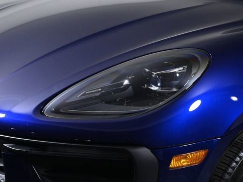 Certified 2026 Porsche Macan AWD/4WD image 25