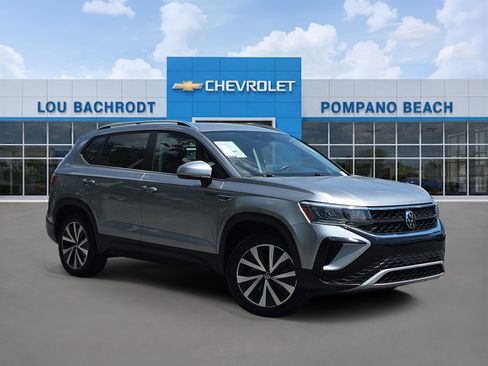 Used 2024 Volkswagen Taos SE image 1