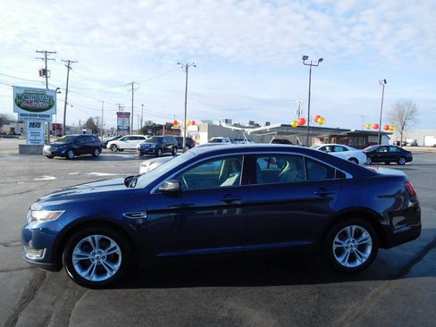 Used 2017 Ford Taurus SE image 14