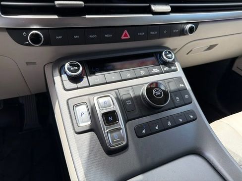 Used 2024 Hyundai Palisade Limited FWD image 19