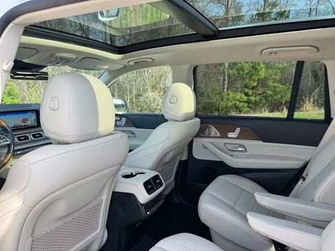 Used 2022 Mercedes-Benz GLS 450 4MATIC image 31