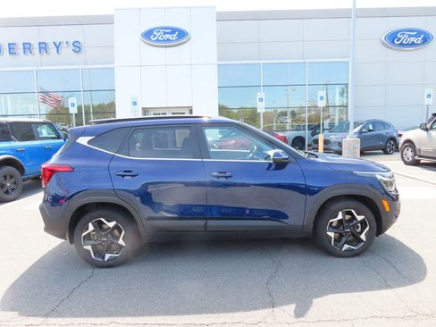 Used 2024 Kia Seltos EX AWD/4WD image 5