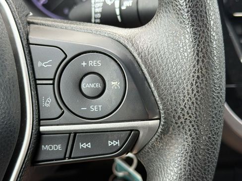 Used 2021 Toyota Camry LE w/ Carpet Mat Package (TMS) FWD image 18