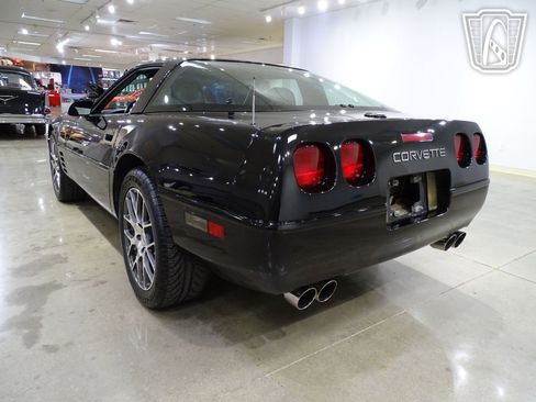 Used 1994 Chevrolet Corvette Coupe image 9