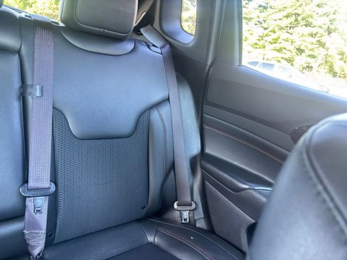 Used 2025 Jeep Compass Trailhawk AWD/4WD image 36