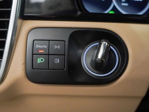 Certified 2023 Porsche Cayenne image 25