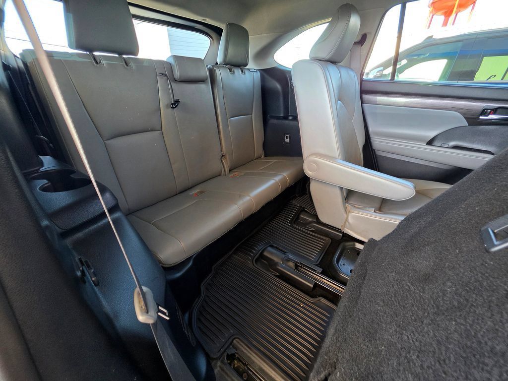 Used 2021 Toyota Highlander Platinum AWD/4WD image 69