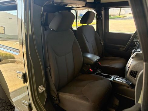 Used 2015 Jeep Wrangler Unlimited Sport AWD/4WD image 27