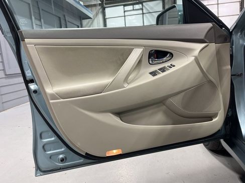 Used 2010 Toyota Camry FWD image 11