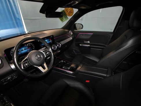 Used 2022 Mercedes-Benz GLB 250 4MATIC image 2