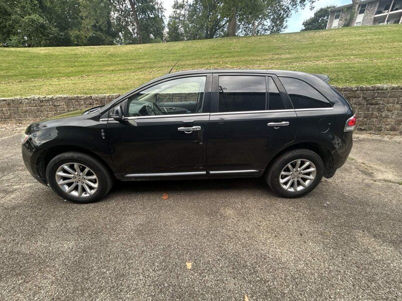Used 2013 Lincoln MKX AWD image 4