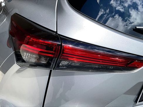 Used 2023 Toyota Highlander L FWD image 28