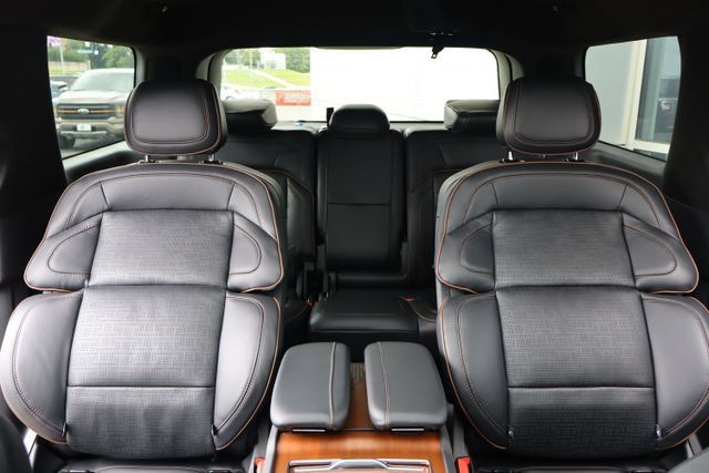 Used 2025 Lincoln Navigator Black Label AWD/4WD image 41