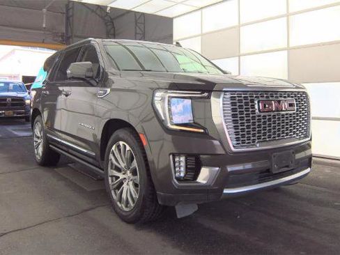 Used 2021 GMC Yukon Denali w/ Denali Ultimate Package image 3