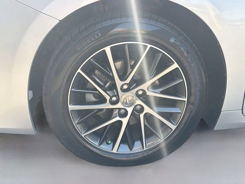 Used 2016 Lexus ES 350 w/ Luxury Package w/Wood Trim FWD image 29
