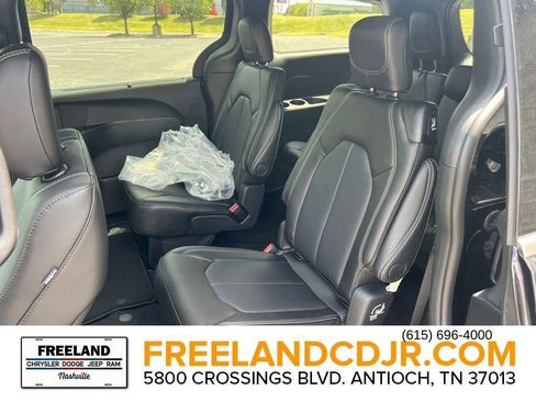 New 2026 Chrysler Pacifica Select image 20