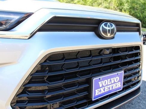 Used 2024 Toyota Grand Highlander AWD image 9