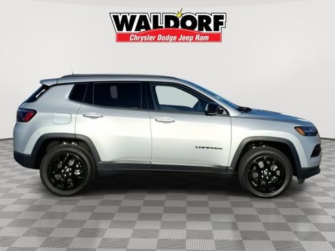 New 2025 Jeep Compass Latitude w/ Convenience Group AWD/4WD image 2