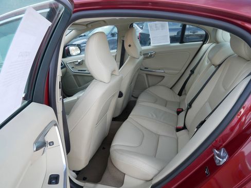 Used 2014 Volvo S60 T5 image 11