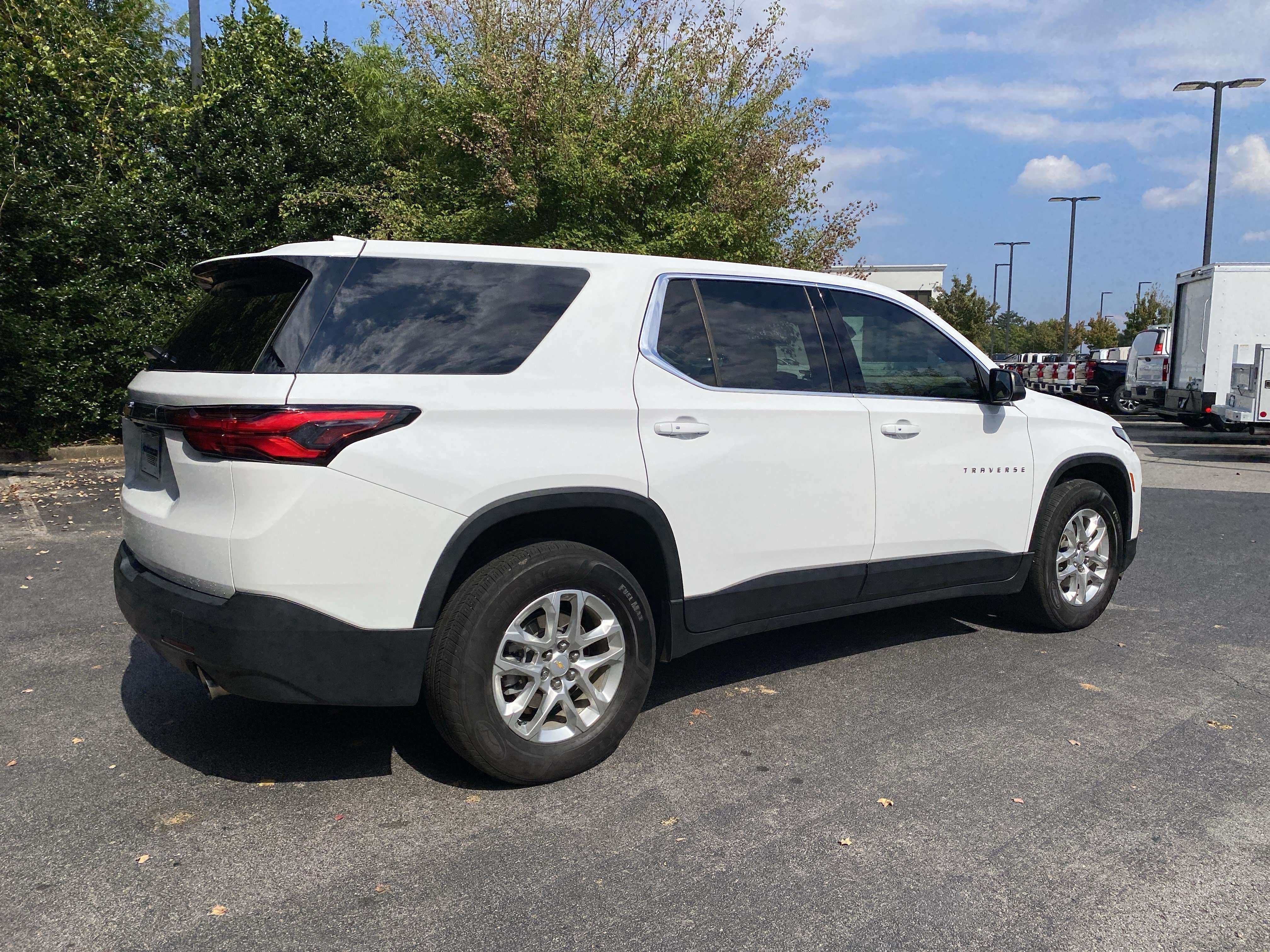 Used 2023 Chevrolet Traverse LS FWD image 9