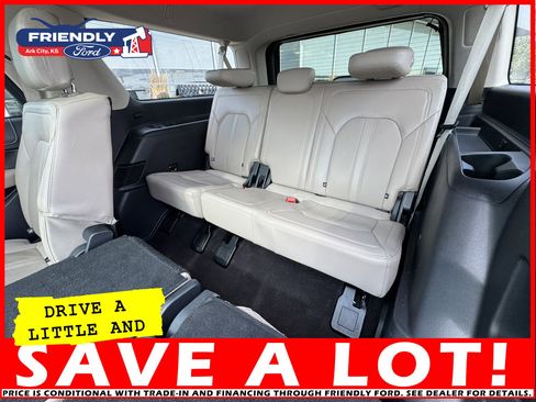 Used 2023 Ford Expedition Max Limited image 18