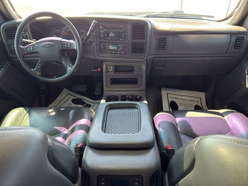 Used 2005 Chevrolet Silverado 2500 LT w/ Heavy-Duty Power Package AWD/4WD image 16