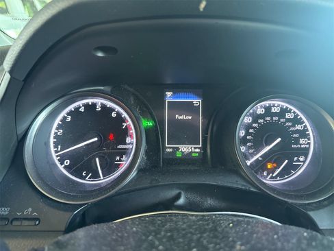 Used 2023 Toyota Camry SE w/ Convenience Package FWD image 8