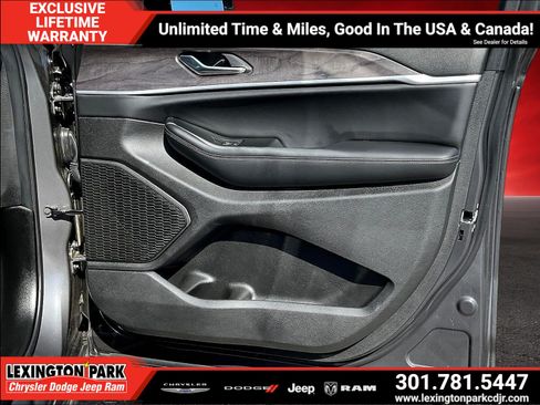 Used 2025 Jeep Grand Cherokee Limited AWD/4WD image 28