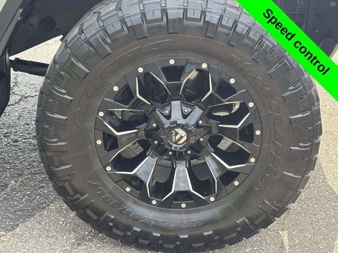 Used 2018 Jeep Wrangler Unlimited Sahara w/ Dual Top Group AWD/4WD image 33