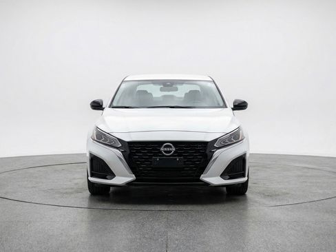 Used 2025 Nissan Altima 2.5 SV FWD image 2