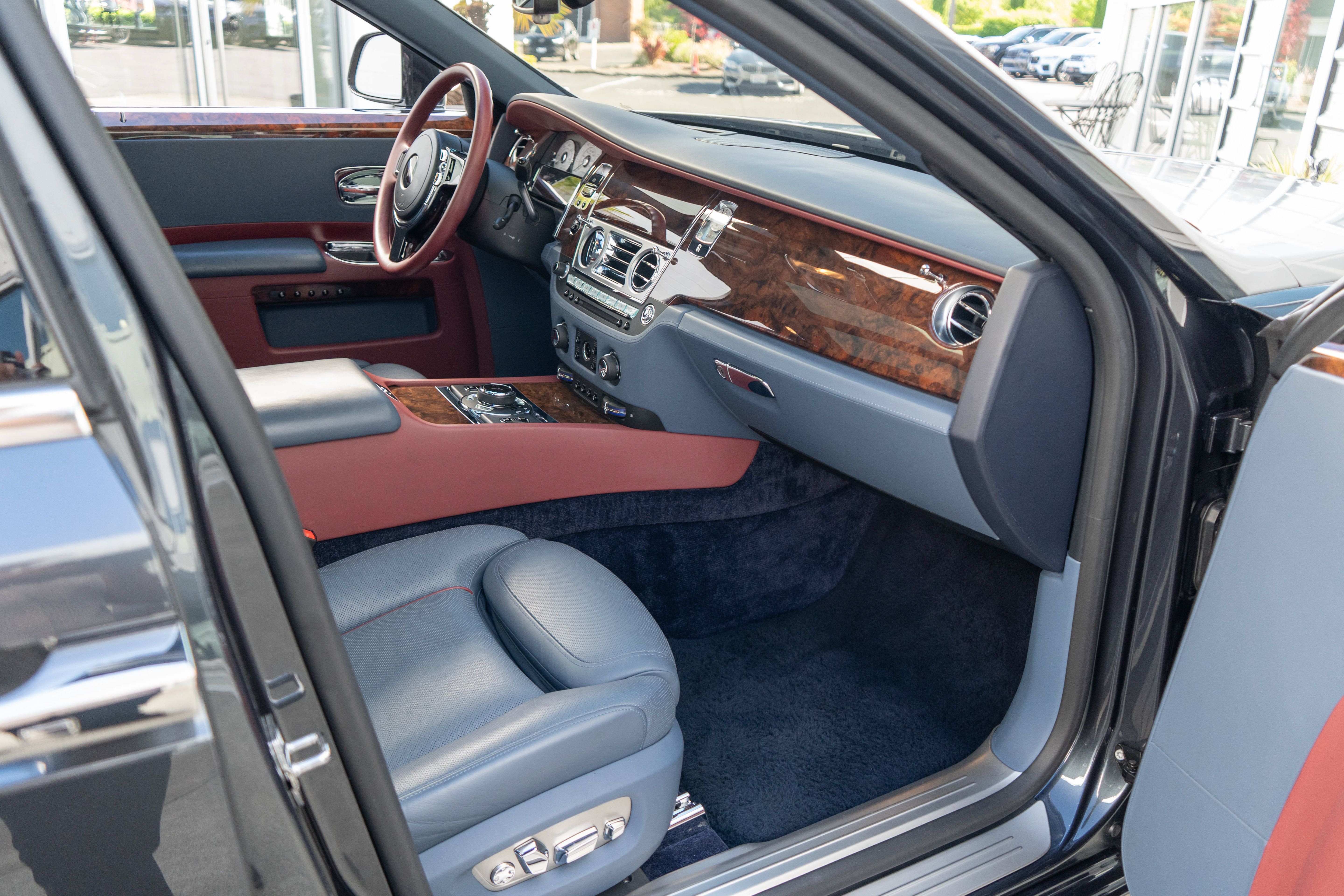 Used 2017 Rolls-Royce Ghost RWD image 37