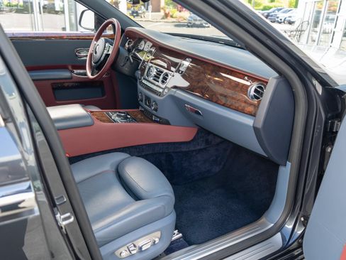 Used 2017 Rolls-Royce Ghost RWD image 37