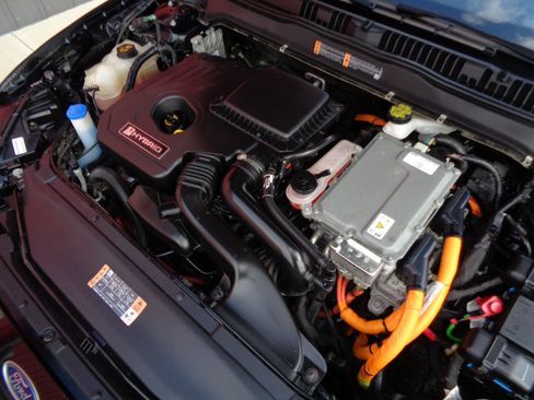 Used 2020 Ford Fusion Titanium FWD image 3