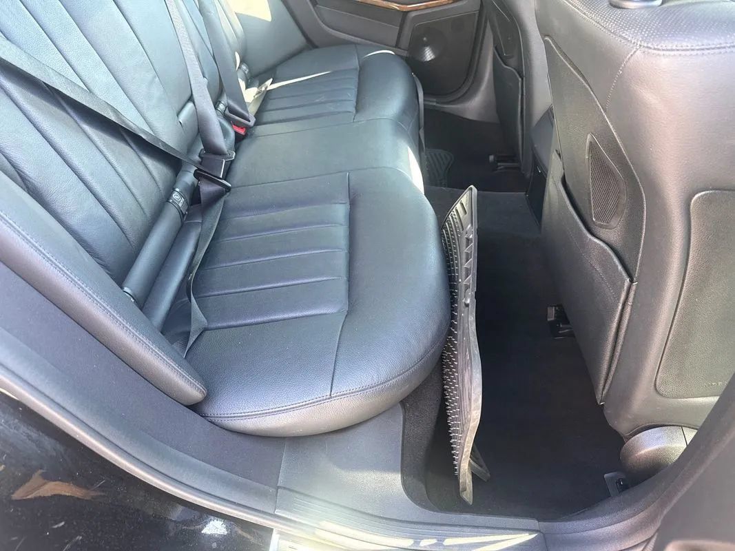 Used 2011 Mercedes-Benz E 550 4MATIC Sedan w/ Premium 2 Pkg image 50