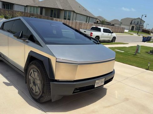 Used 2025 Tesla Cybertruck AWD Crew Cab image 2